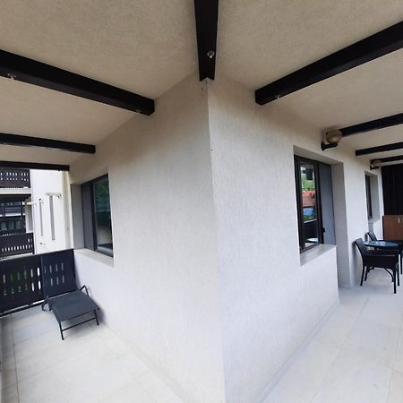 Apartament Delux Busteni Cu Terasa Superba In Bloc Nou Buitenkant foto