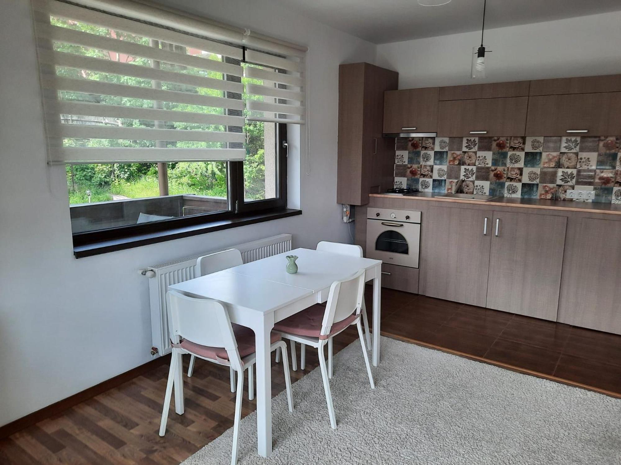 Apartament Delux Busteni Cu Terasa Superba In Bloc Nou Buitenkant foto