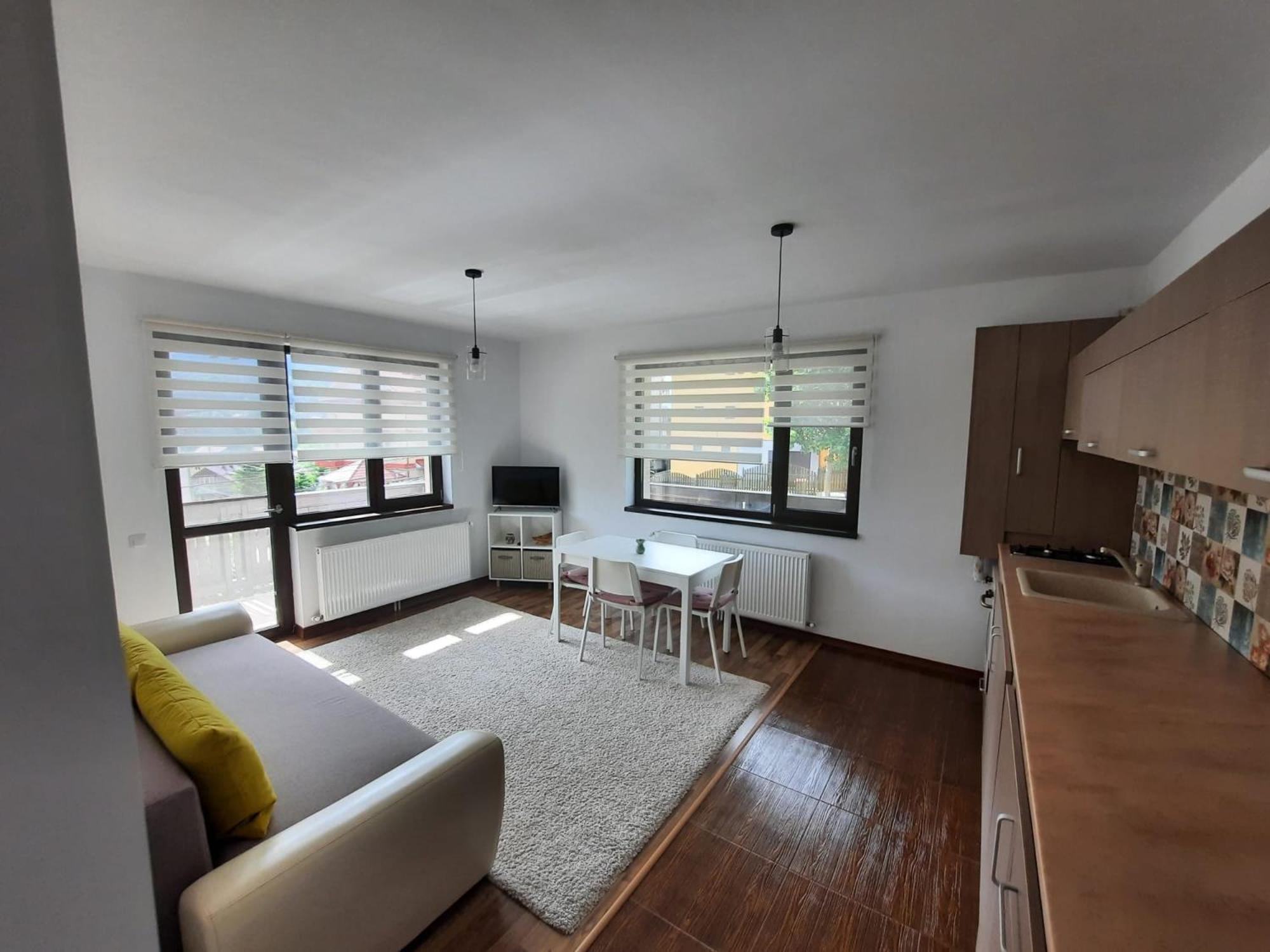 Apartament Delux Busteni Cu Terasa Superba In Bloc Nou Buitenkant foto