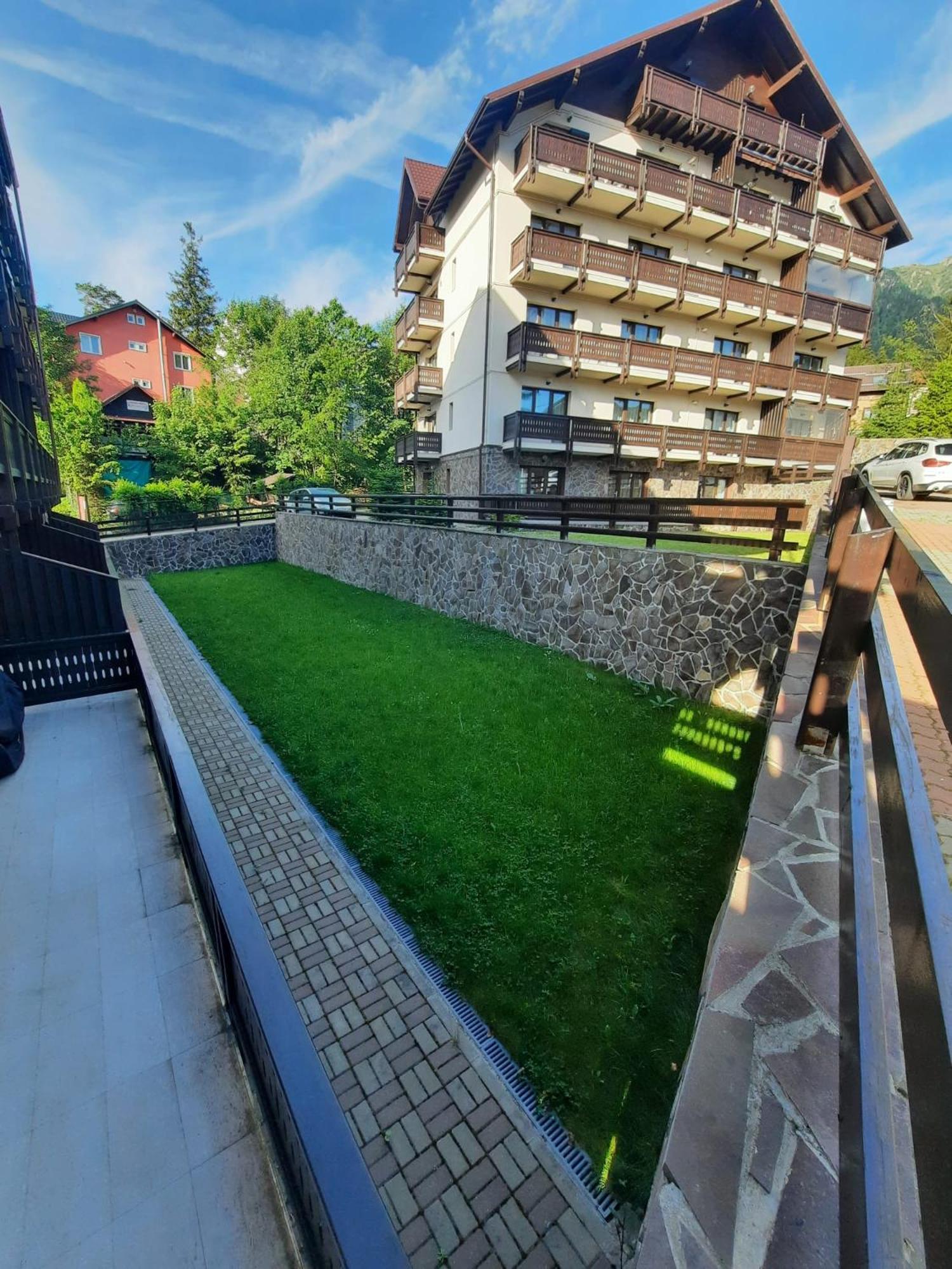 Apartament Delux Busteni Cu Terasa Superba In Bloc Nou Buitenkant foto